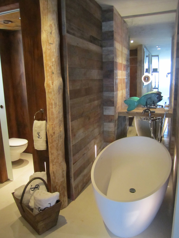 Jon Urgoiti con material de Derribo